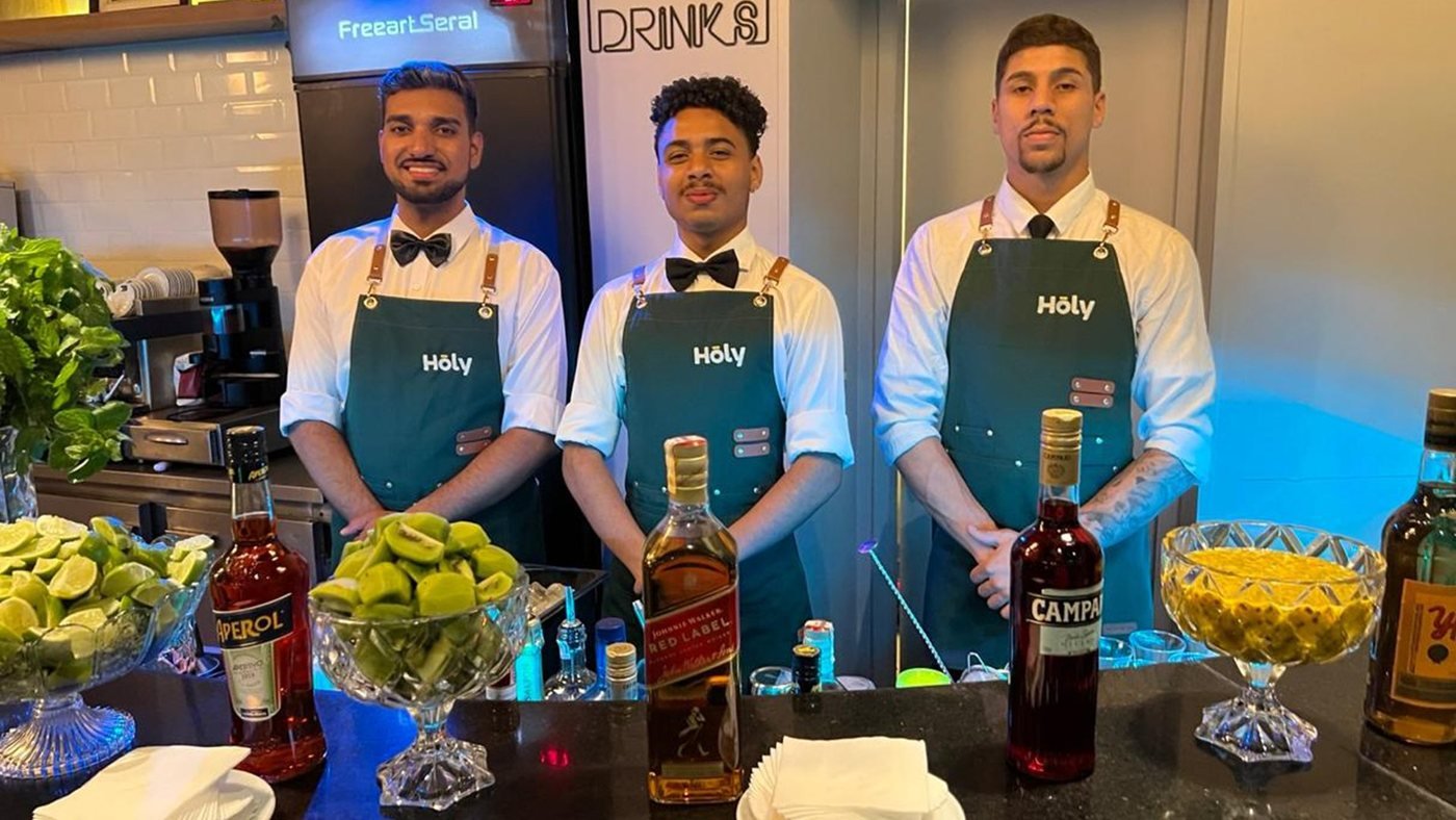 Holy Drinks — equipe de bartenders